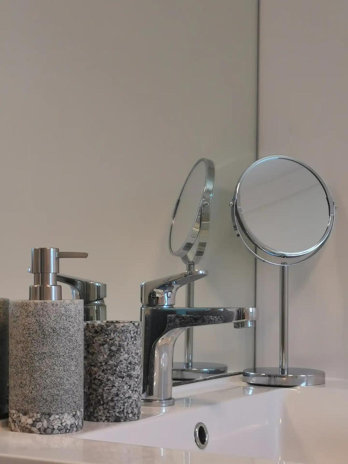 Gazeley Gem Apartment Хамилтън Екстериор снимка